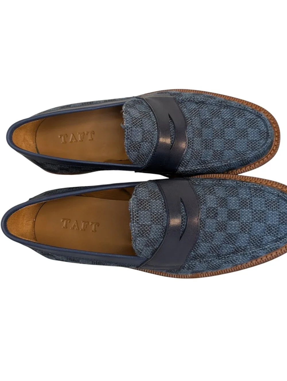 Taft Fitz Navy Loafers feature a blue checkered jacquard upper ... Size 8.5